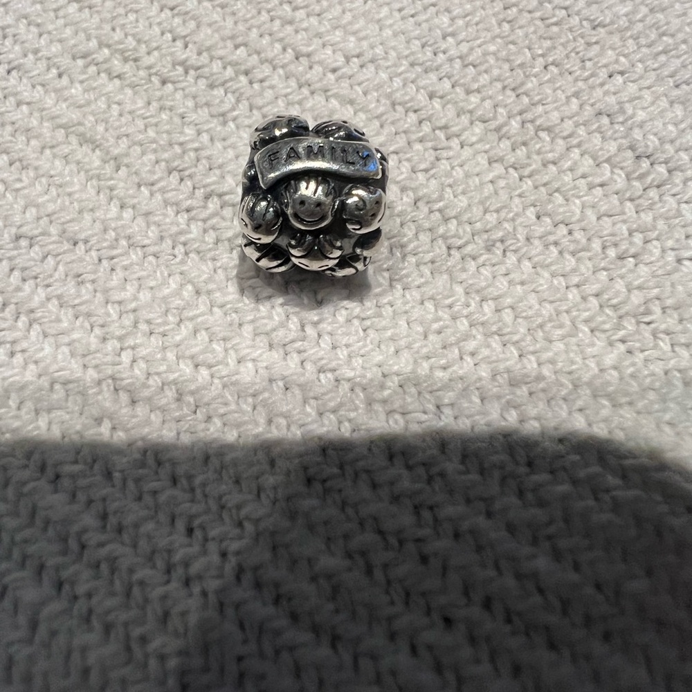 PANDORA silver family charm